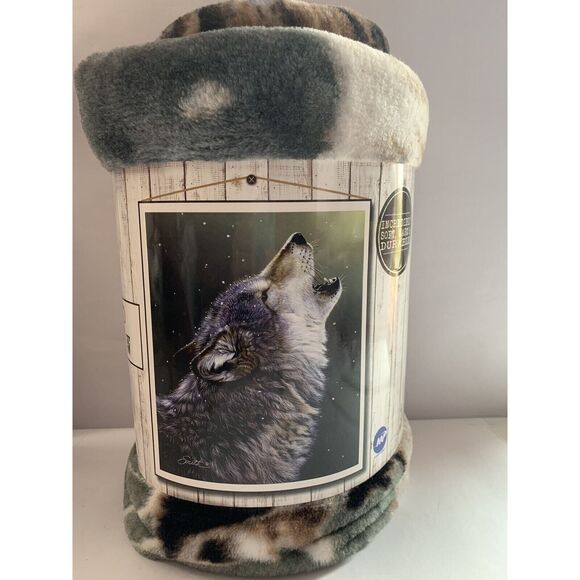 Howling Wolf Throw Blanket Plush Night Sky 50" X 60" Super Soft NEW - Picture 2 of 11
